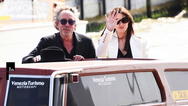 Monica Bellucci e Tim Burton mano nella mano a Venezia 2024