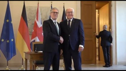 Prima visita a Berlino per Keir Starmer: "ricostruire ponti con l'UE"