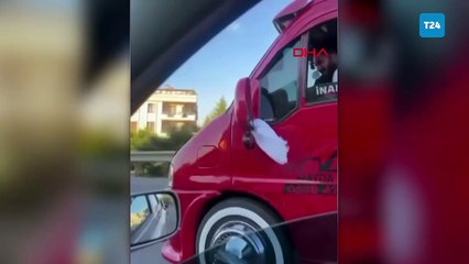 Düğün konvoyundaki çekiciyle yolu kapatıp oynadılar
