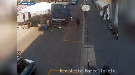 Furto al mercato di via Benedetto Marcello: l'inseguimento dei ladri