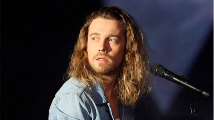 GALA VIDEO - PHOTO - Julien Doré dévoile sa nouvelle coupe de cheveux : le résultat est… ébouriffant !
