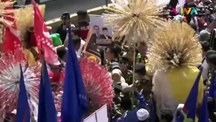 Ribuan Orang Sambut Ridwan Kamil-Suswono Diarak Ondel-ondel