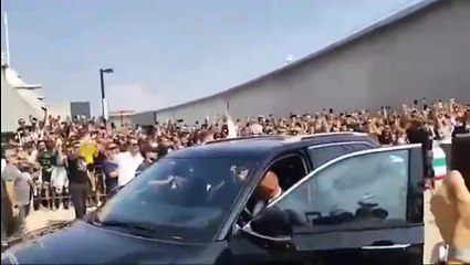 Juve, arriva Koopmeiners alla Continassa: tifosi in festa