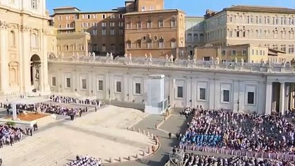 Migranti, il Papa: «Il Mediterraneo è diventato un cimitero»