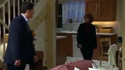 Corrie Joe McIntyre vs Gail/Gail Slaps Joe 25th January 2010 Ep 1