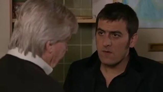 Corrie Ken Offends Peter Barlow 4th February 2010