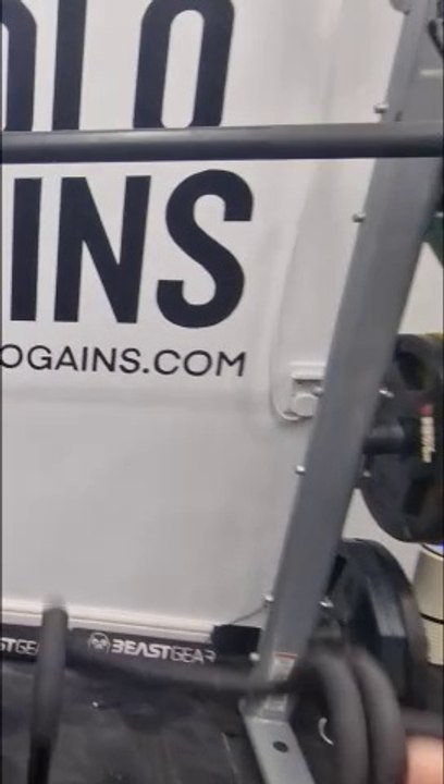 Best Decline Bench Press With Dumbbells #sologains #workout #gym #fitness