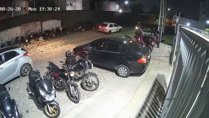 Graban muerte de pareja dentro de su carro