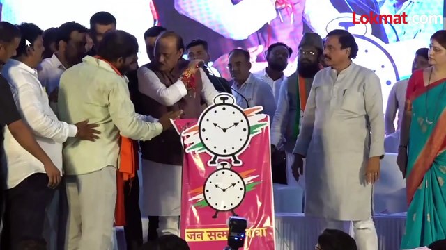 भाषण सुरु, ते स्टेजवर आले, अजित पवारांनी काय केलं?