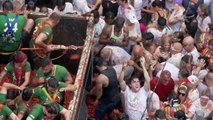 En Espagne, une immense bataille de tomates dans la rue