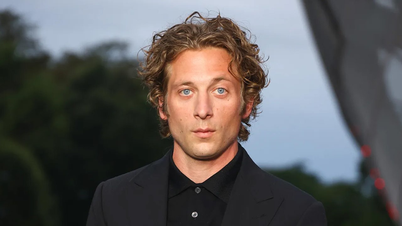 Jeremy Allen White Fell Down a "Rabbit Hole" Preparing for Bruce Springsteen Biopic | THR News Video