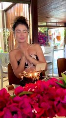 Paula Fernandes celebra 40 anos com bolo inusitado; confira