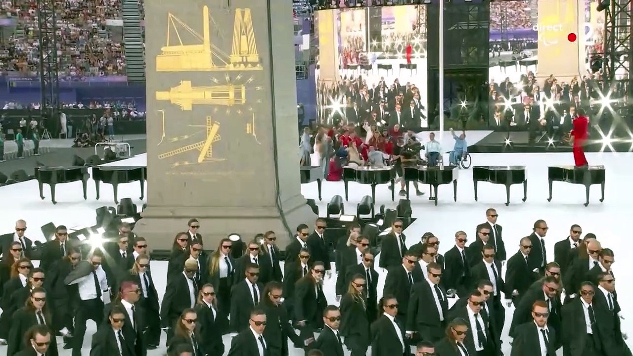 Christine and The Queen reprend "Non, je ne regrette rien" d'Edith Piaf