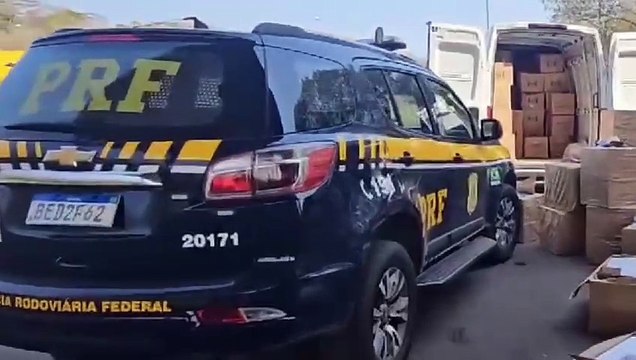 PRF apreende cigarros contrabandeados e dispositivos eletrônicos para fumar na fronteira do Paraná