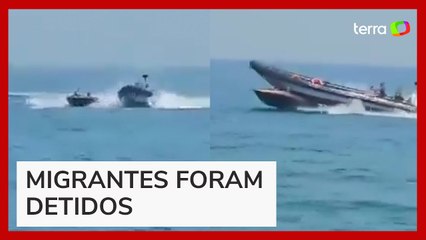 Barco da polícia passa por cima de lancha com migrantes na Espanha