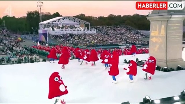 Paris'te 17. Paralimpik Oyunları'nın Açılış Töreni Gerçekleşti