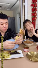 Lol!! Hilarious Husband and Wife Eat Food Challenge 