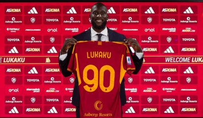 Romelu Lukaku llega para exámenes médicos con el Napoli y la euforia deja a fotógrafos en el piso