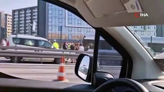 İstanbul Küçükçekmece'de metrobüs kazası!