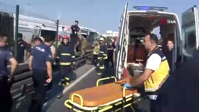 Küçükçekmece'de metrobüs kazası: Yaralılar var!