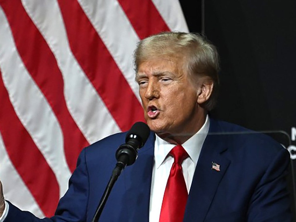 Trump provoziert mit 'Blowjob'-Kommentar über Harris