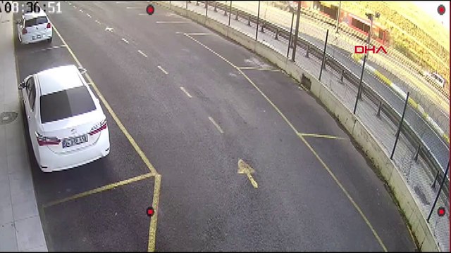 Küçükçekmece'deki metrobüs kazasının güvenlik kamerası görüntüleri ortaya çıktı