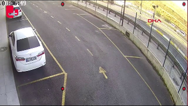 İstanbul'daki metrobüs kazası güvenlik kamerasında