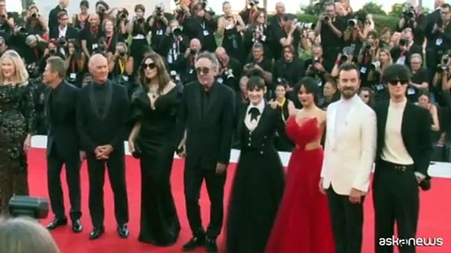 A Venezia sul red carpet Burton, Bellucci, Huppert e Cate Blanchett