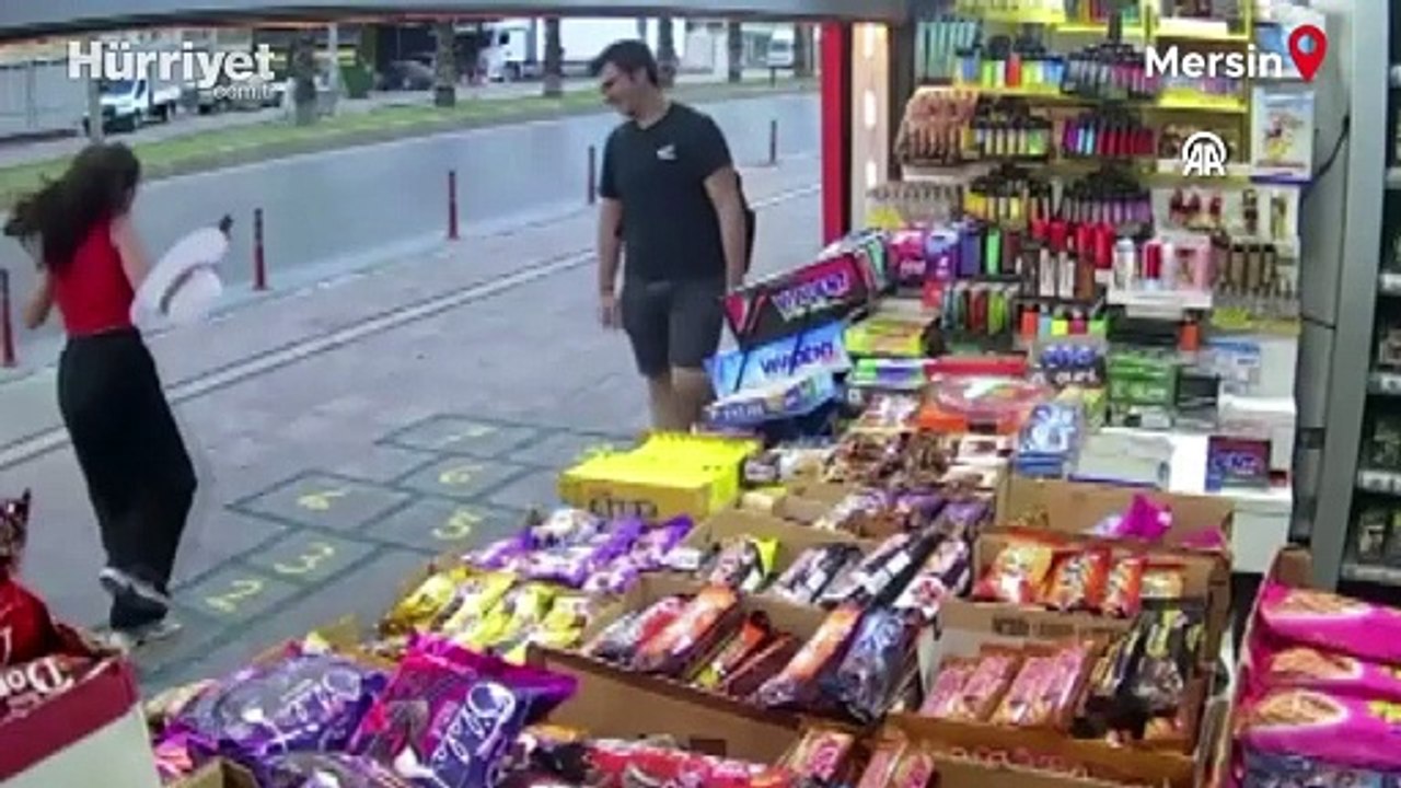 Büfesinin önüne çizdiği "seksek", gencini yaşlısını çocukluğuna götürdü