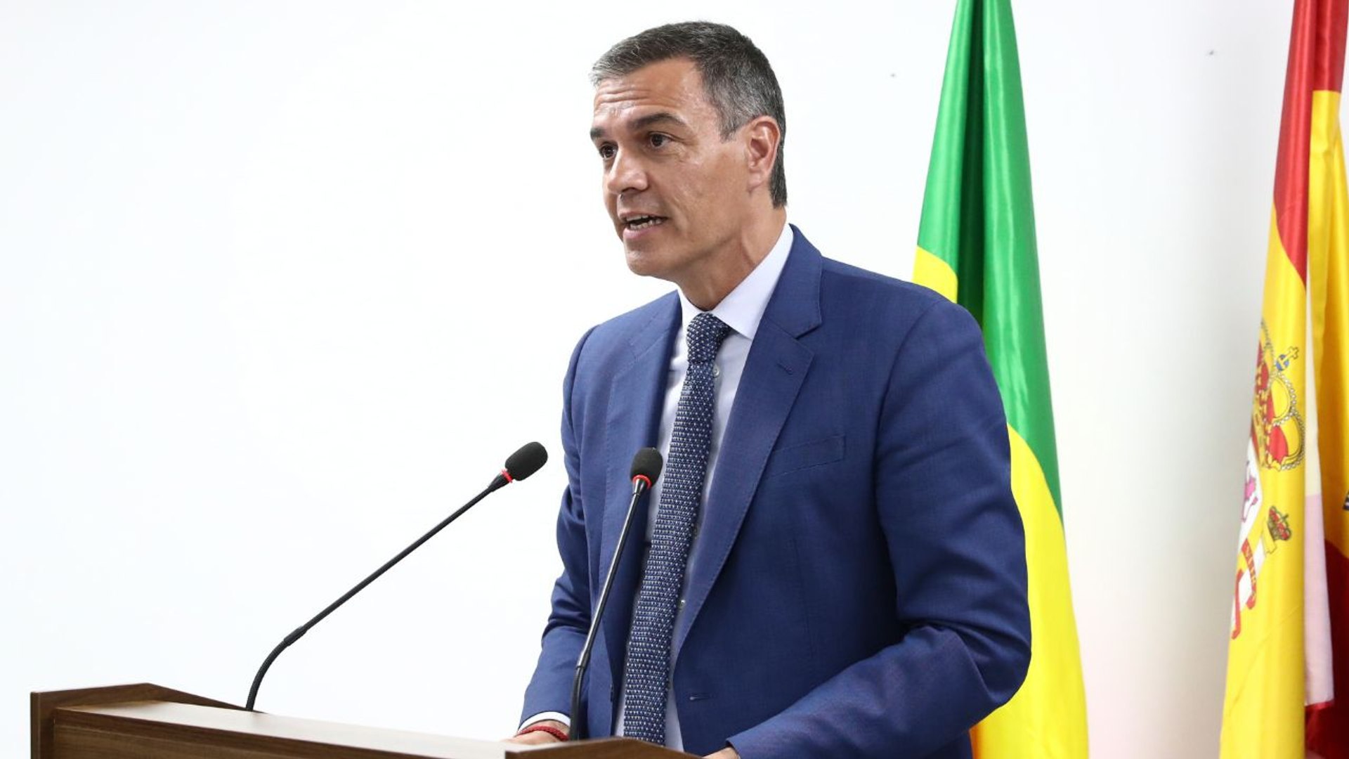Sánchez defiende la devolución de los migrantes irregulares para ...