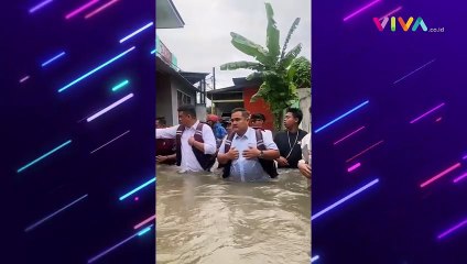 RESPECT! Bobby Nasution Terjang Banjir Sepinggang Demi Warga