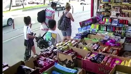 Büfenin önüne çizdiği 'seksek' yüzleri güldürdü