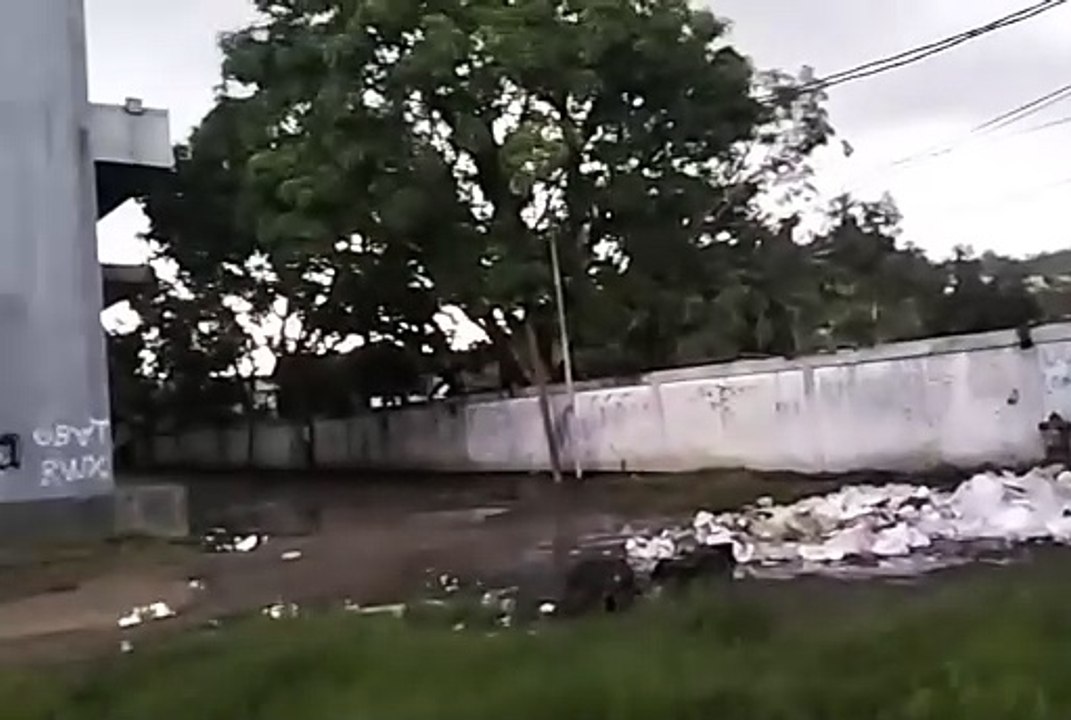 Tumpukan Sampah di Belakang Ramayana Kamnas Sorong