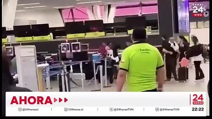 Chile: un pasajero no pudo viajar y dañó 5 computadores y rompió 6 pantallas