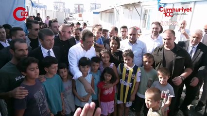 Ekrem İmamoğlu'nu konteyner kentte gören depremzede isyan etti_ Burası yaşanılacak gibi değil...