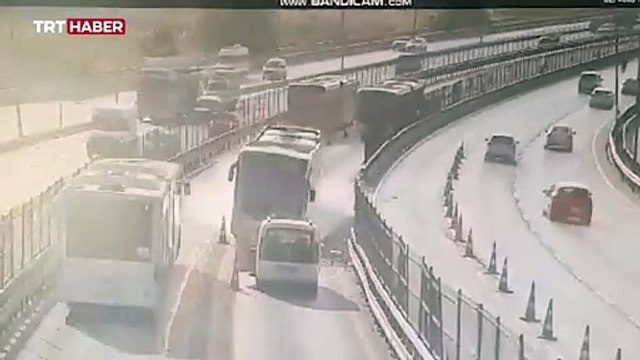 Metrobüs kazasının en net görüntüsü ortaya çıktı!