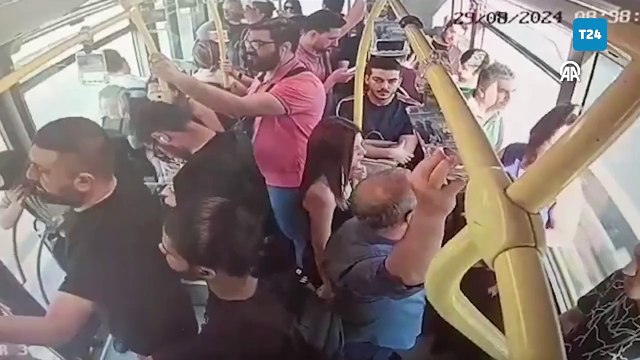 Küçükçekmece'deki metrobüs kazası araç içi güvenlik kamerasında