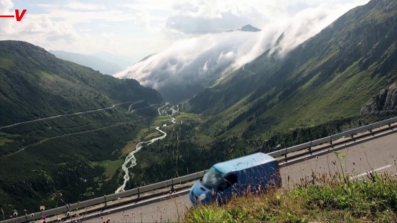 Meteorological Phenomenon Creates ‘River of Clouds’ Over Swiss Alps