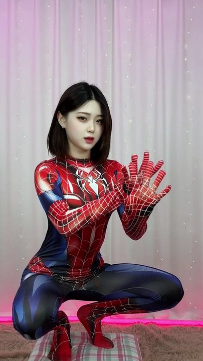 스파이더맨 자세로 신기한거 보여줄게요