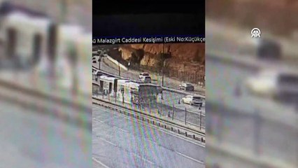 Küçükçekmece'deki metrobüs kazasına ait araç içi kamerasının görüntüleri ortaya çıktı