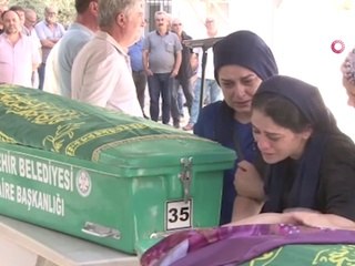 Babaları tarafından katledilen üç çocuk toprağa verildi... Acılı annenin sözleri yürek dağladı
