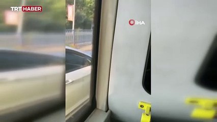 İETT şoförü tartıştığı sürücüye yumruk atmaya çalıştı