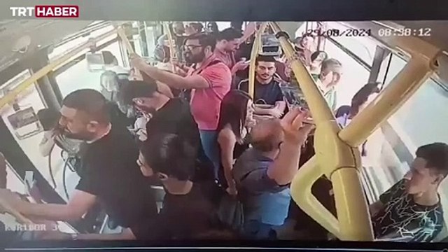 Küçükçekmece'deki metrobüs kazası araç içi güvenlik kamerasında
