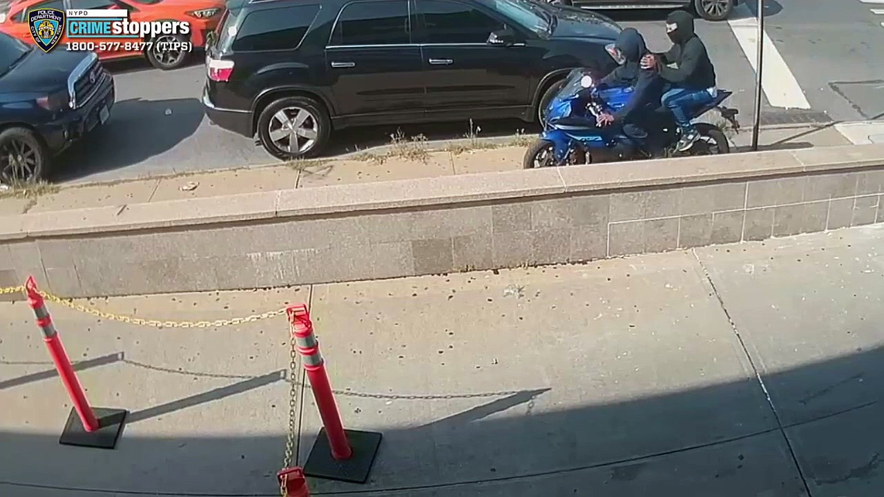 Man, 74, robbed at gunpoint by Bronx duo on motorcycle