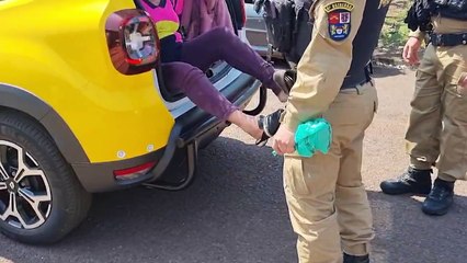 Mulher que "passou a Tramontina" nas costas do companheiro é presa pela PM