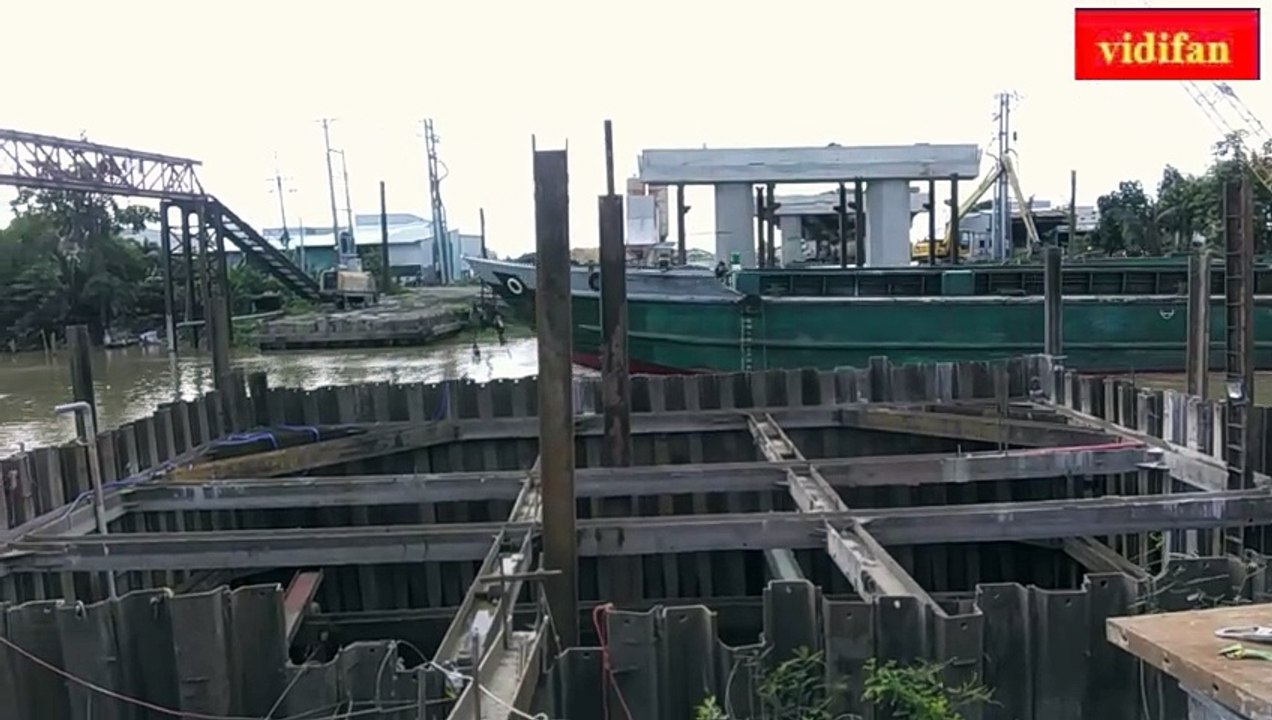 build a bridge across the river - construire un pont sur la rivière -costruire un ponte sul fiume -川を渡る橋を架ける -  construir un puente sobre el río - नदी पर एक पुल बनाओ -بناء جسر عبر النهر