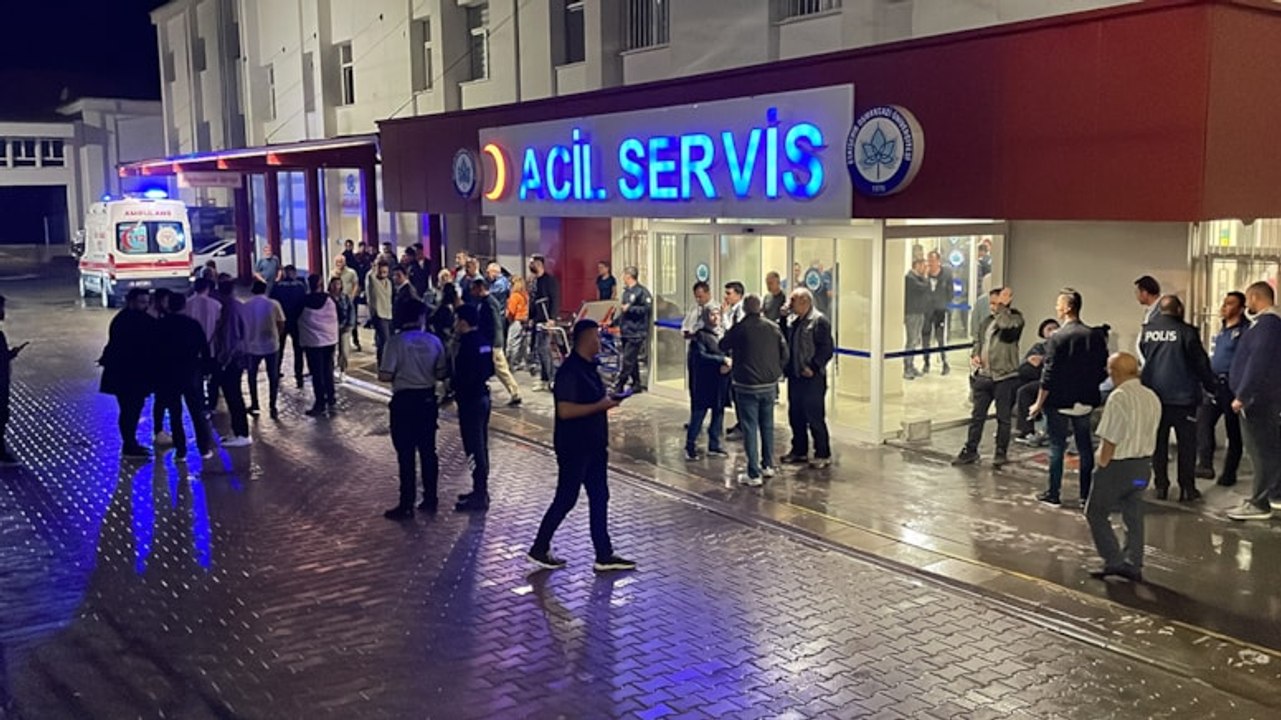 Midibüs kaza yaptı: 14 polis memuru yaralı