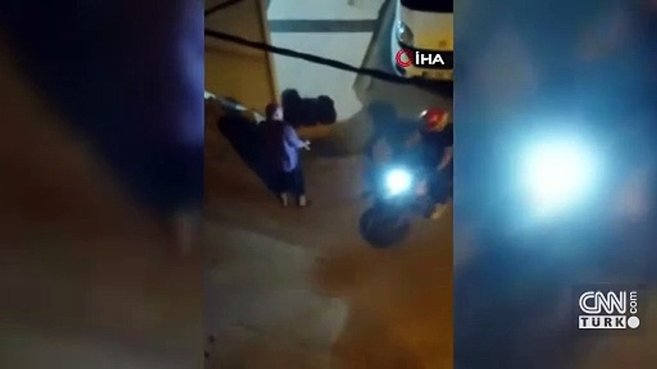 Otobüsün farından rahatsız oldular... Şoförü darp ettiler! | Video