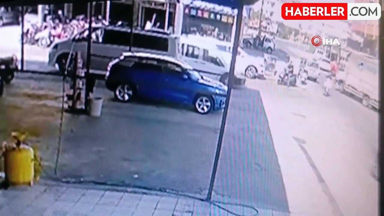 Elektrikli bisiklet ile hafif ticari araç çarpıştı: 1 yaralı