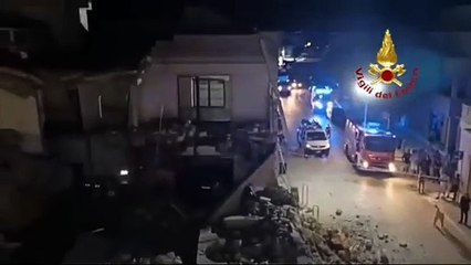 Brindisi, nella notte crolla un supermercato di detersivi a Latiano: si scava tra le macerie
